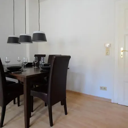 Awesome - Modernes Apartment, Nahe Bahnhof Wilhelmshohe, Free Parking