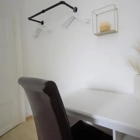 Awesome - Modernes Apartment, Nahe Bahnhof Wilhelmshohe, Free Parking Appartement *